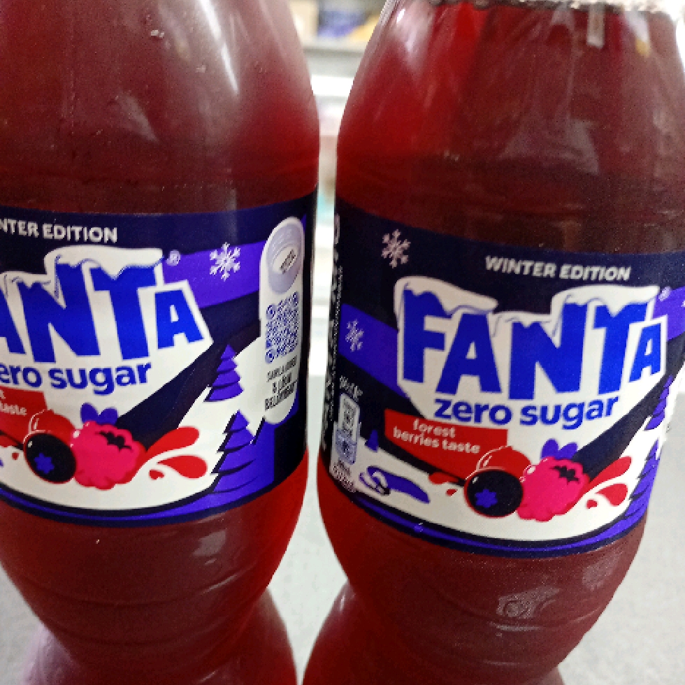 Fanta Zero sugar Forest Berries