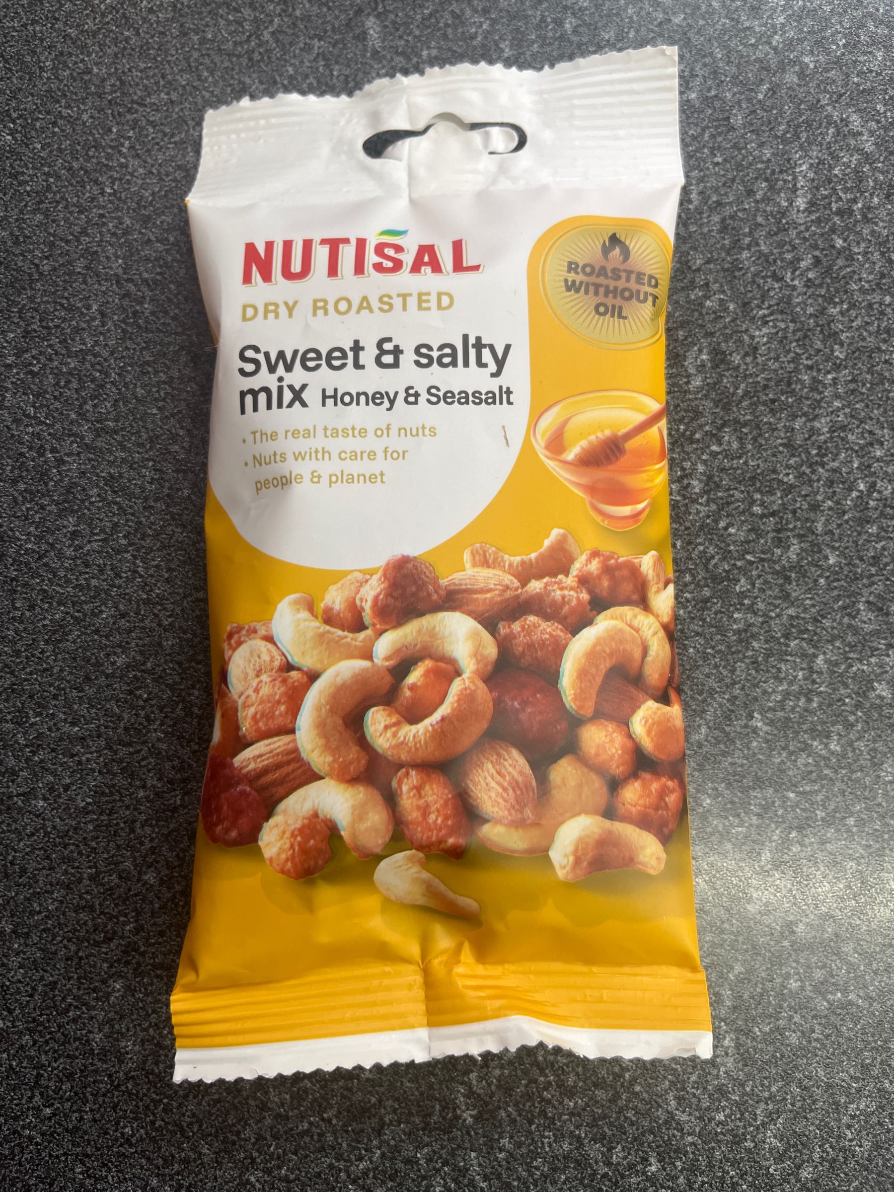Nutisal Dry Roasted Nuts Sweet & Salty mix 60g